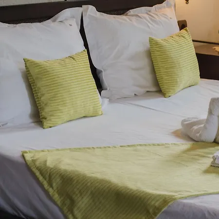 Family Dinchova Kushta Rozhen