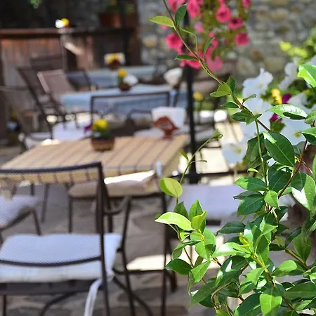 Family Dinchova Kushta Hotel