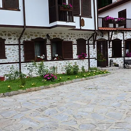 Hotel Family Dinchova Kushta 3*