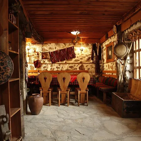 Family Dinchova Kushta 3* Rozhen