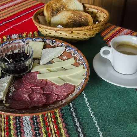 Family Dinchova Kushta Hotel